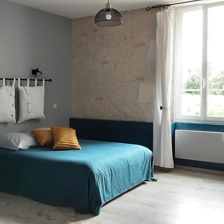Appartement La Tourterelle à Thaims Extérieur photo